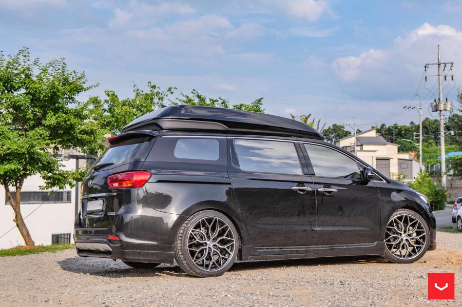  Kia Grand Sedona on Vossen Wheels (HF-2) 2019 года  (фото 9 из 10)